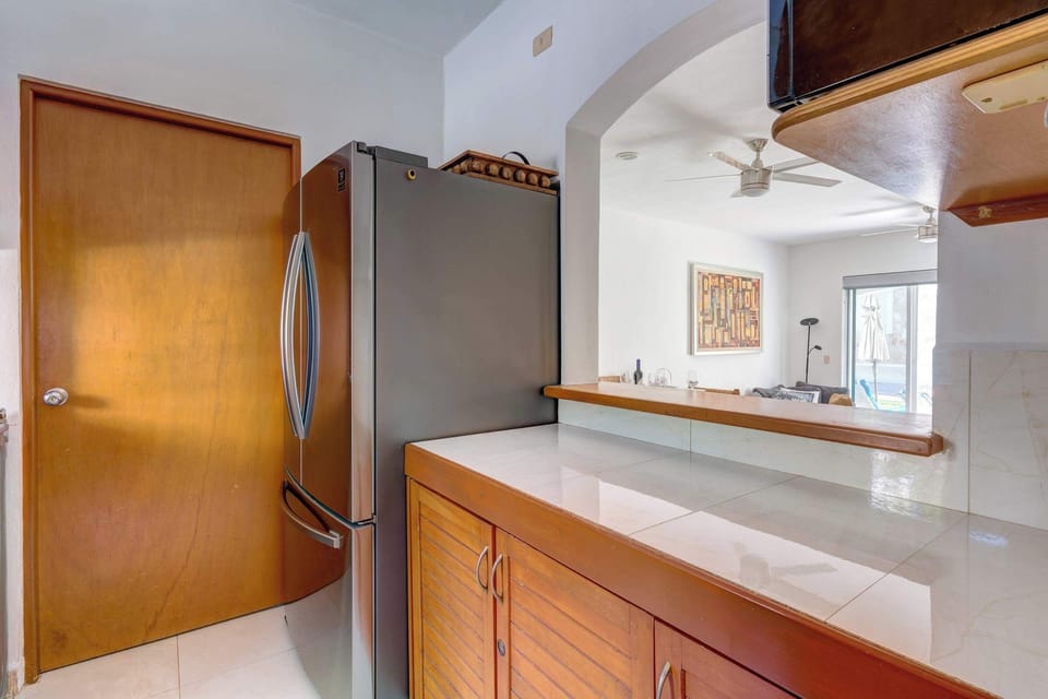 Enjoy quick bites at the kitchen counter, perfect for casual dining.