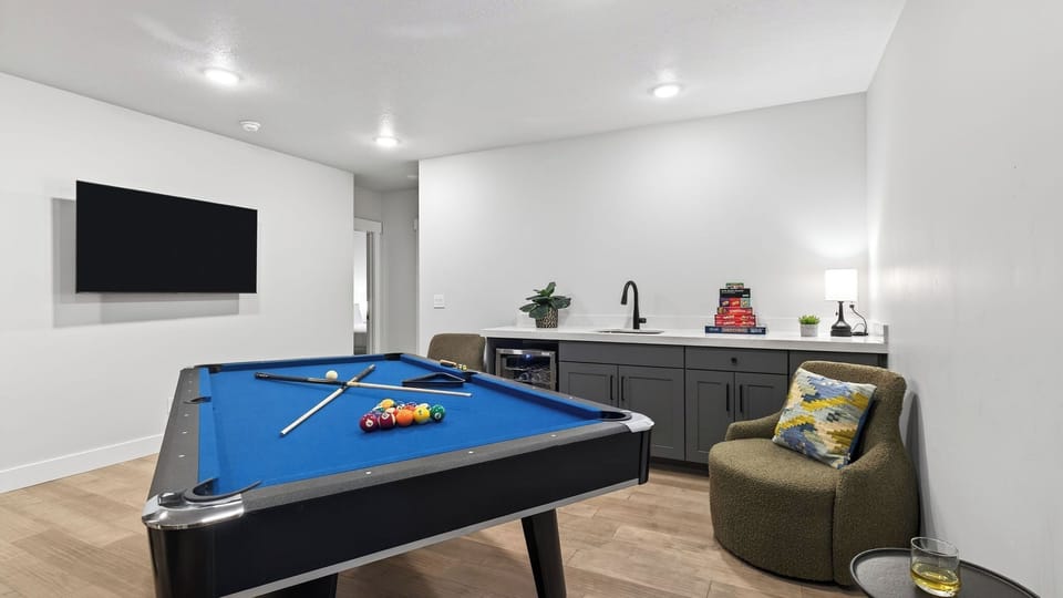 House (5 Bedrooms) | Interior