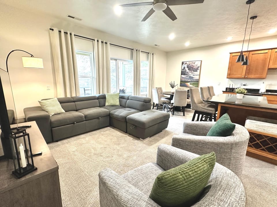 Upstairs Living Room 