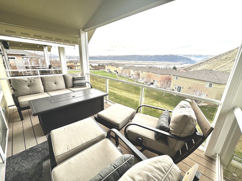 Upstairs Patio 