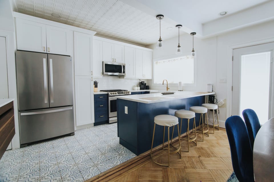 Furniture/decor may vary slightly from photos but will be of similar quality.
