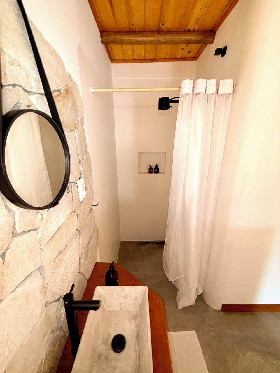 Separate tub and shower, towels, soap, shampoo