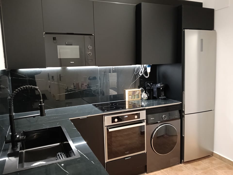 Comfort Apartment, 2 Bedrooms, Garden View | Private kitchen | Electric kettle