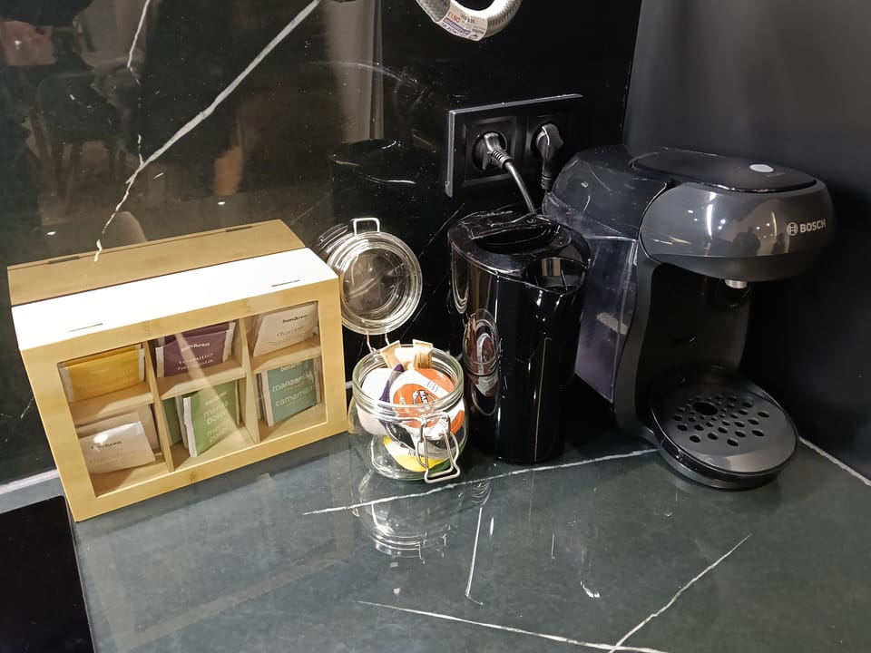 Comfort Apartment, 2 Bedrooms, Garden View | Private kitchen | Electric kettle