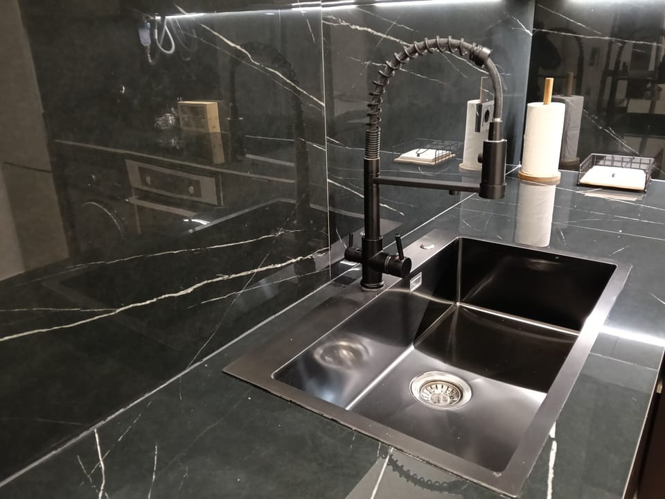 Comfort Apartment, 2 Bedrooms, Garden View | Private kitchen | Electric kettle
