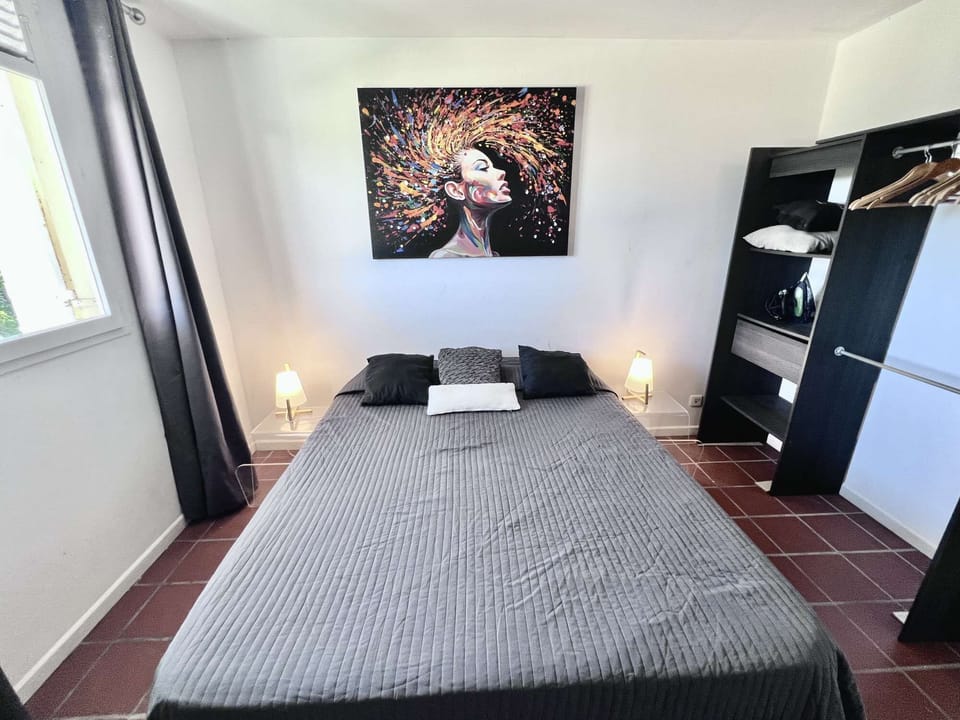 bedroom, wardrobe, deco, air conditioning, high-speed fiber optic Wi-Fi