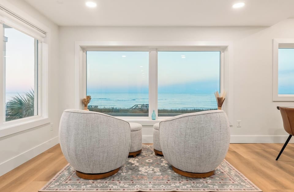 Ocean view sitting area.