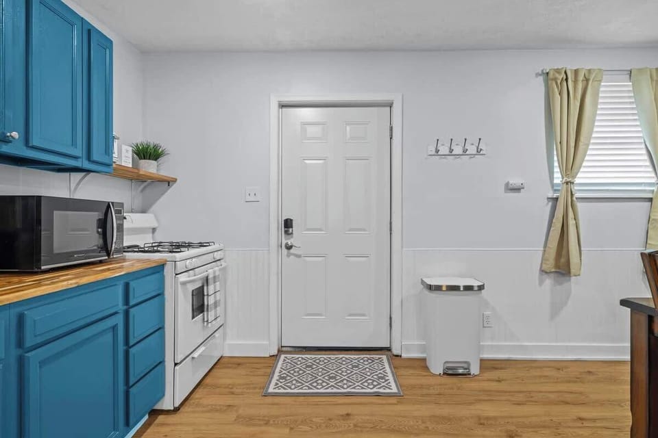 Welcoming entryway leading into the bright kitchen and dining area.