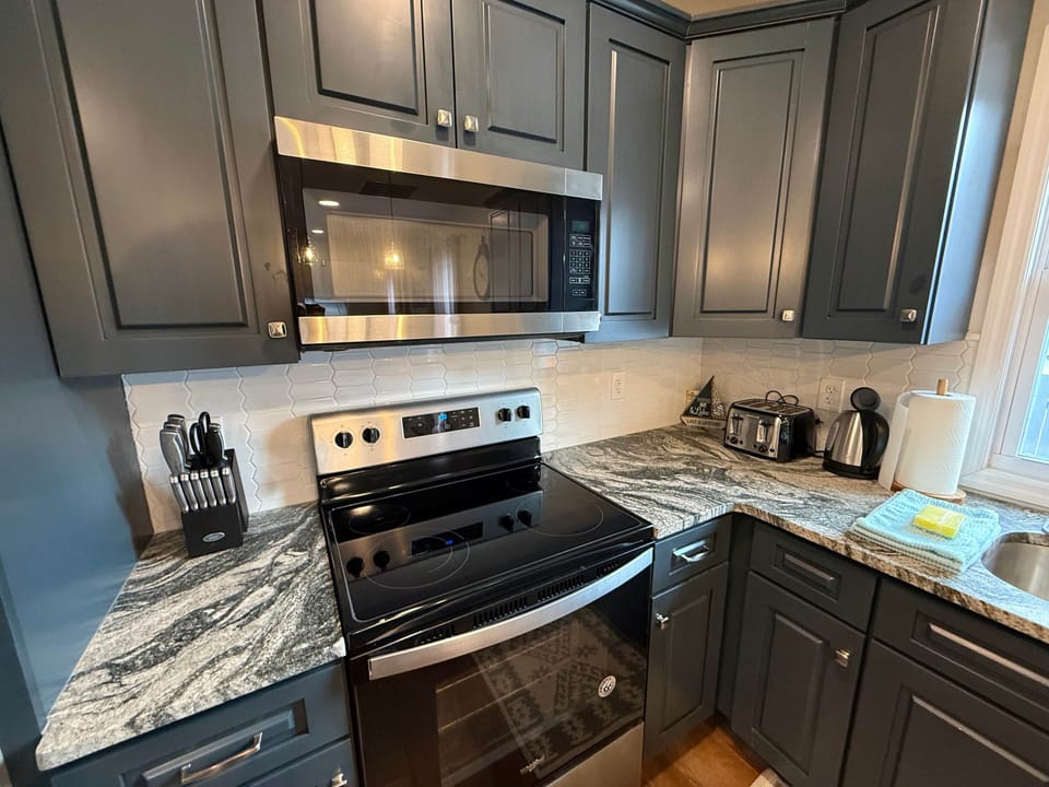 Oven, Stove and Microwave
