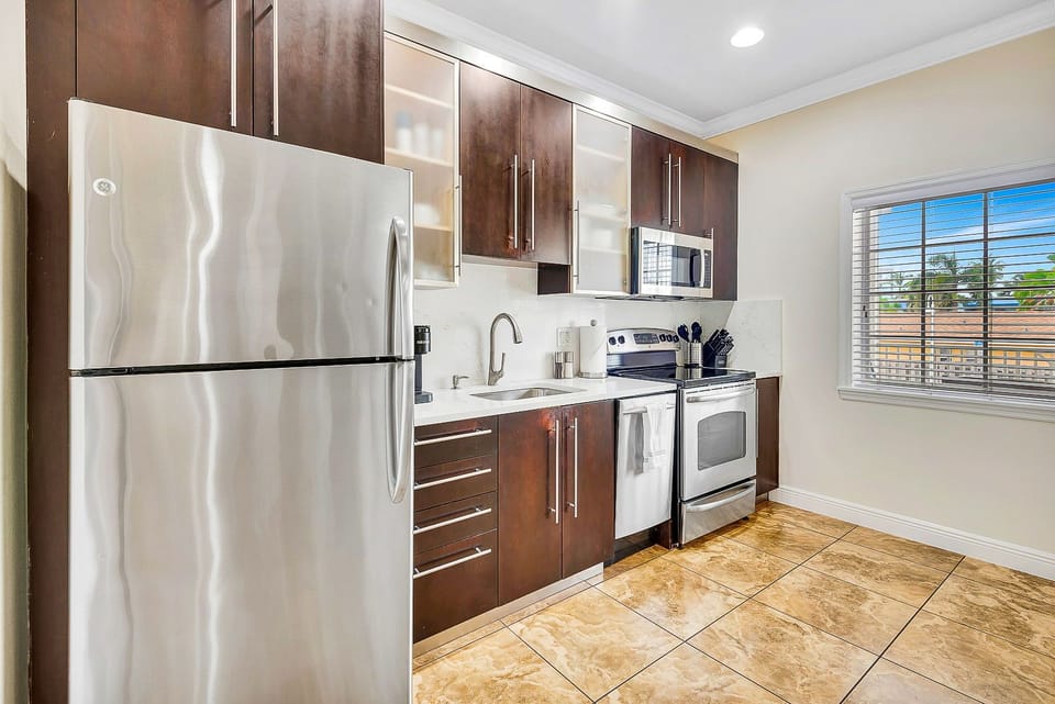 2BR Beach Club – Beach, Heated Pool & Hot Tub (6319)