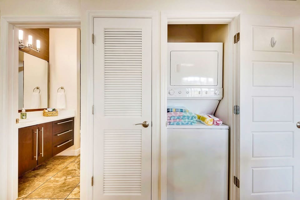 2BR Beach Club – Beach, Heated Pool & Hot Tub (6325)