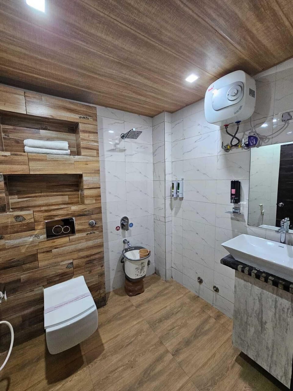 Deluxe Triple Room | Bathroom | Slippers, bidet