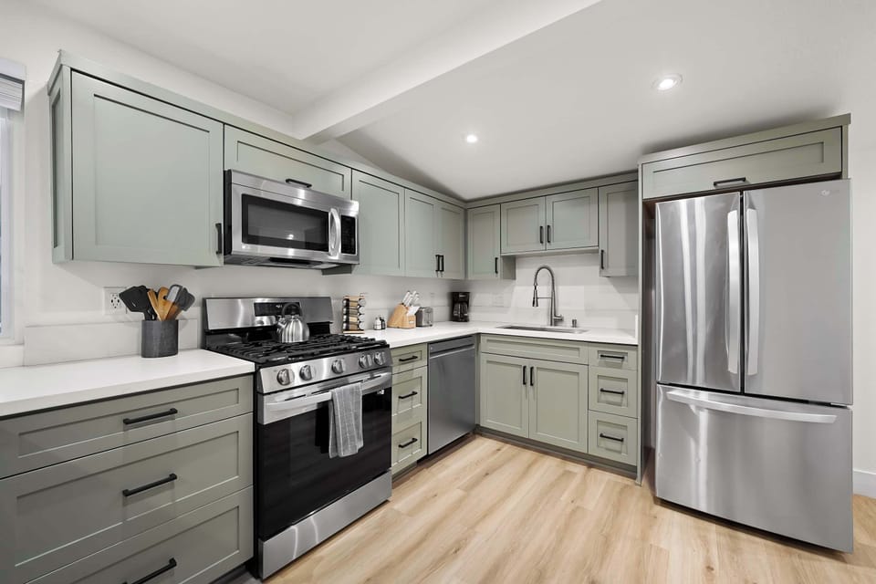 Fully stocked kitchen – everything you need for cooking