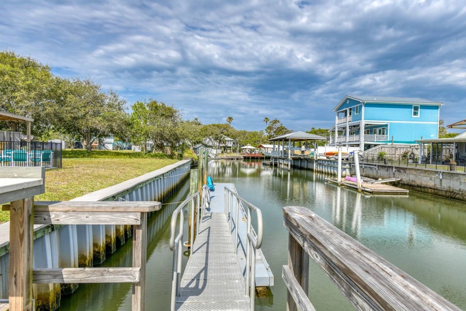 The dock can accommodate one 40 foot boat or two smaller boats.