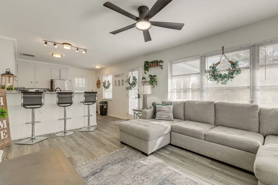 Living Room | Smart TV | Free WiFi