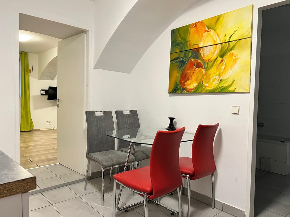 Basic Apartment | Dining room