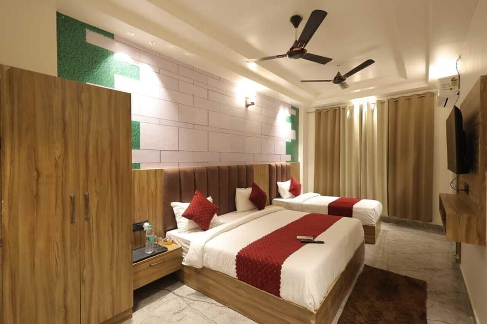 Superior Room | Rollaway beds, free WiFi, bed sheets