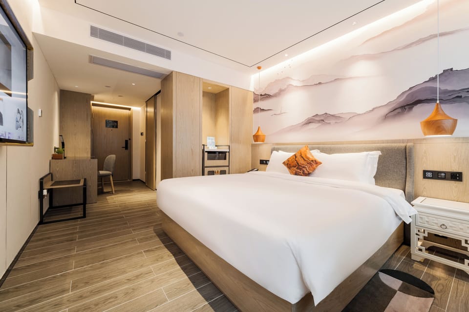 Business Double Room | In-room safe, blackout drapes, soundproofing