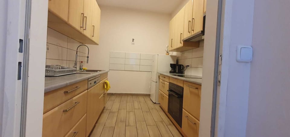 Basic Apartment | Private kitchen | Fridge, microwave, oven, stovetop
