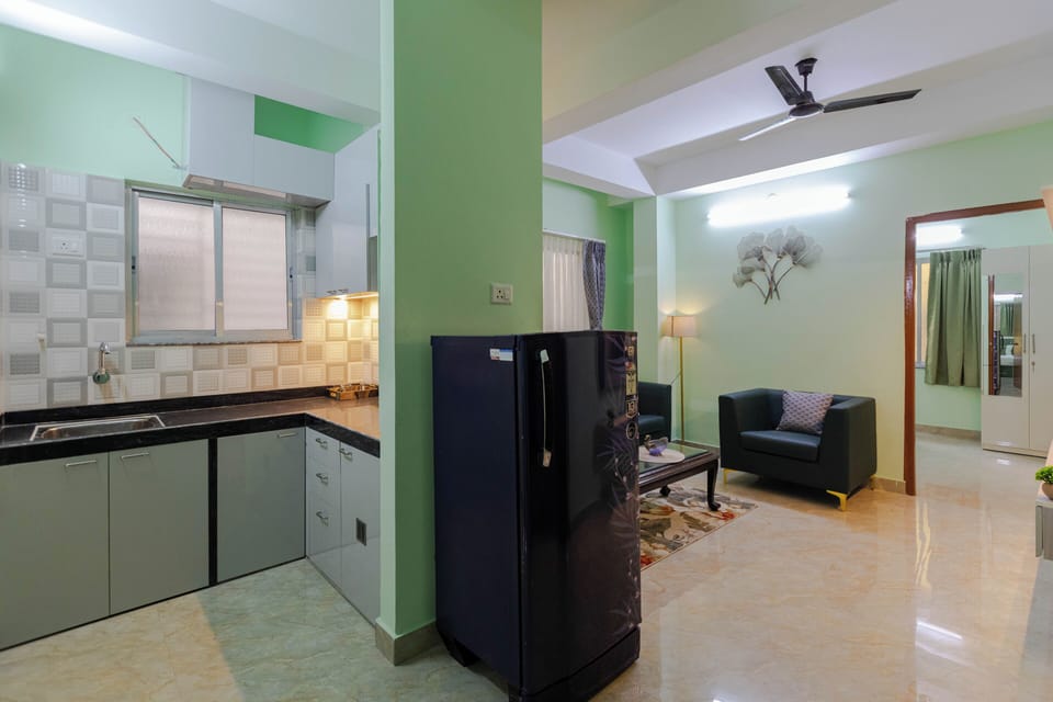 Apartment (2 Bedrooms) | Private kitchen | Microwave, electric kettle, cookware/dishes/utensils