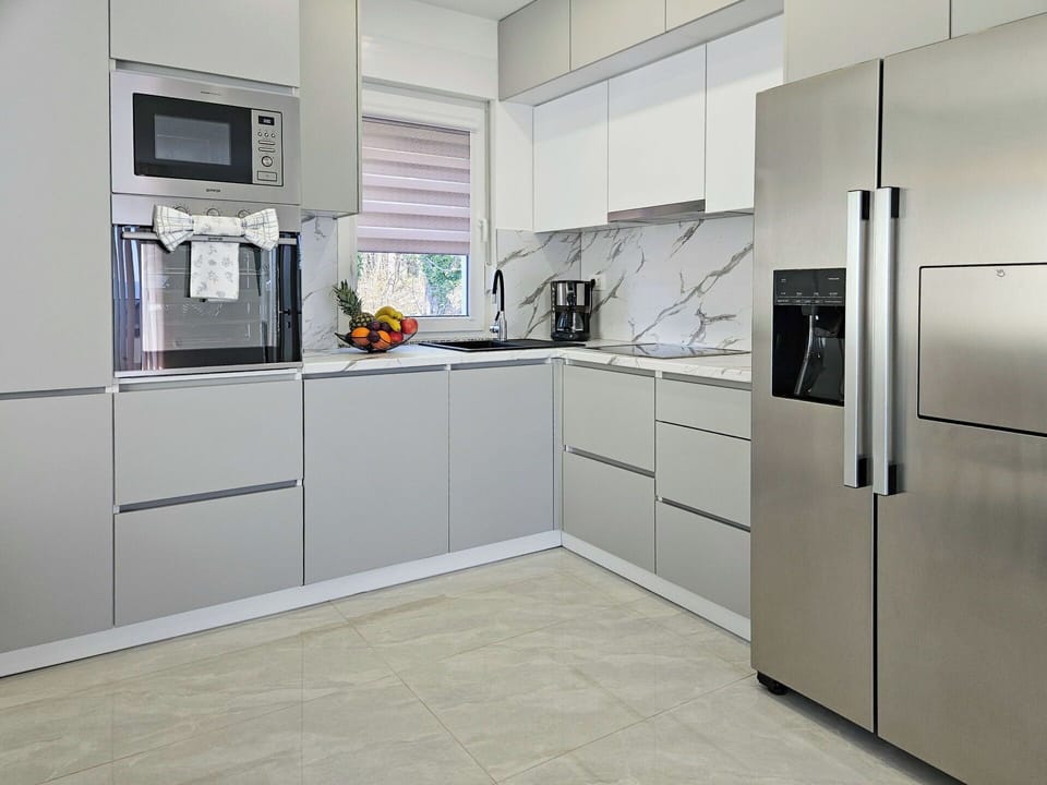 Kitchen Appliance, Kitchen, Flooring, Major Appliance, Cabinetry, Wood, Interior Design, Countertop, Furniture, Floor
