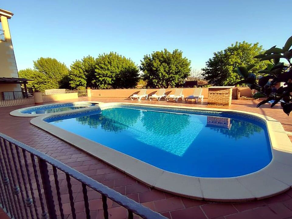 Swimming Pool, Outdoor Furniture, Resort, Composite Material, Water Feature, Shade, Leisure, Hotel, Thermae, Hacienda
