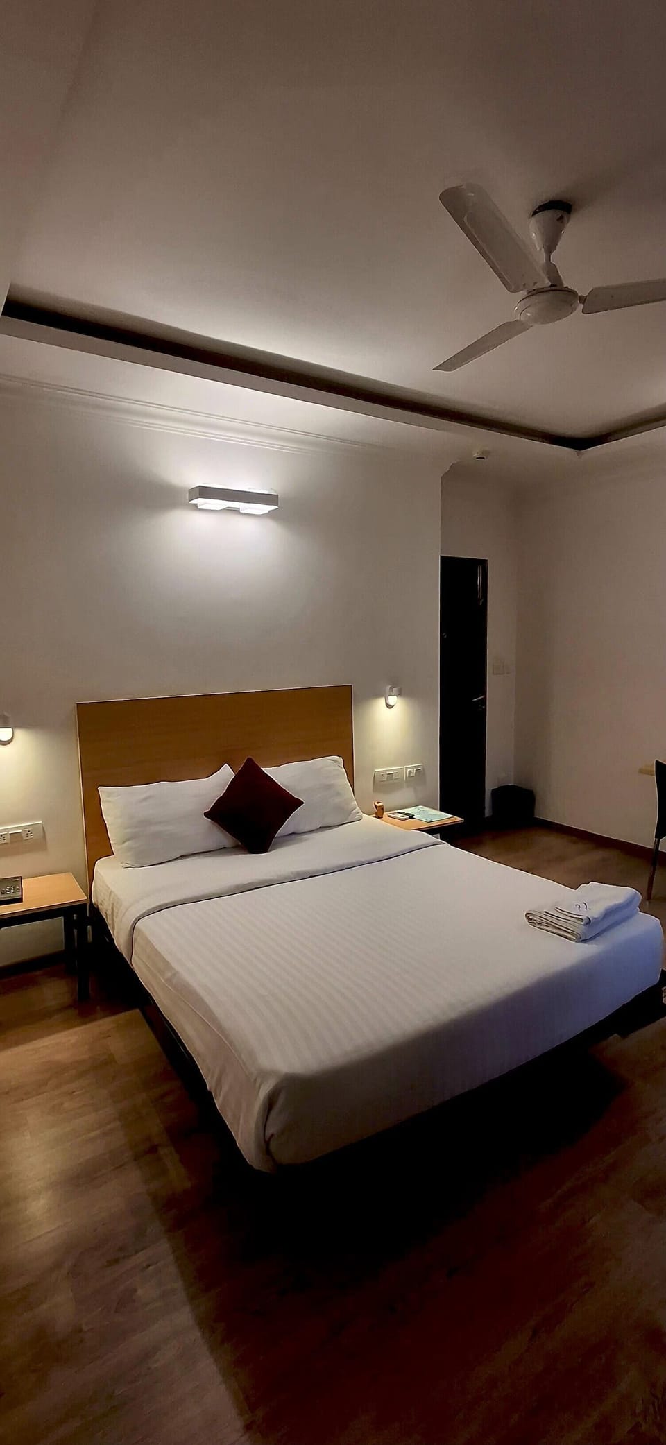 Deluxe Double Room, City View | Desk, laptop workspace, soundproofing, WiFi (free)