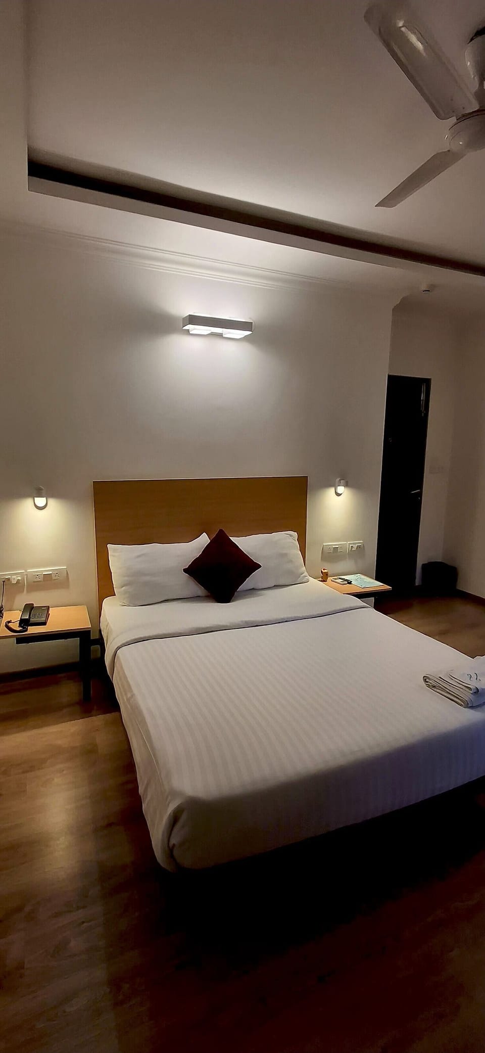 Deluxe Double Room, City View | Desk, laptop workspace, soundproofing, WiFi (free)