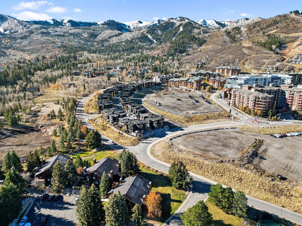 Sweeping mountain vistas in every direction. This is what mountain living looks like.