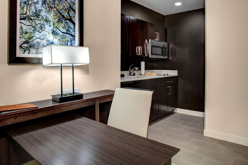Full-size fridge, microwave, stovetop, dishwasher
