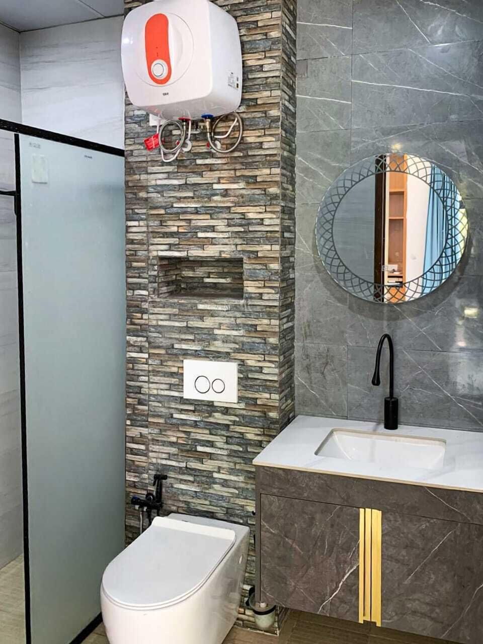 Shower, soap, shampoo, toilet paper