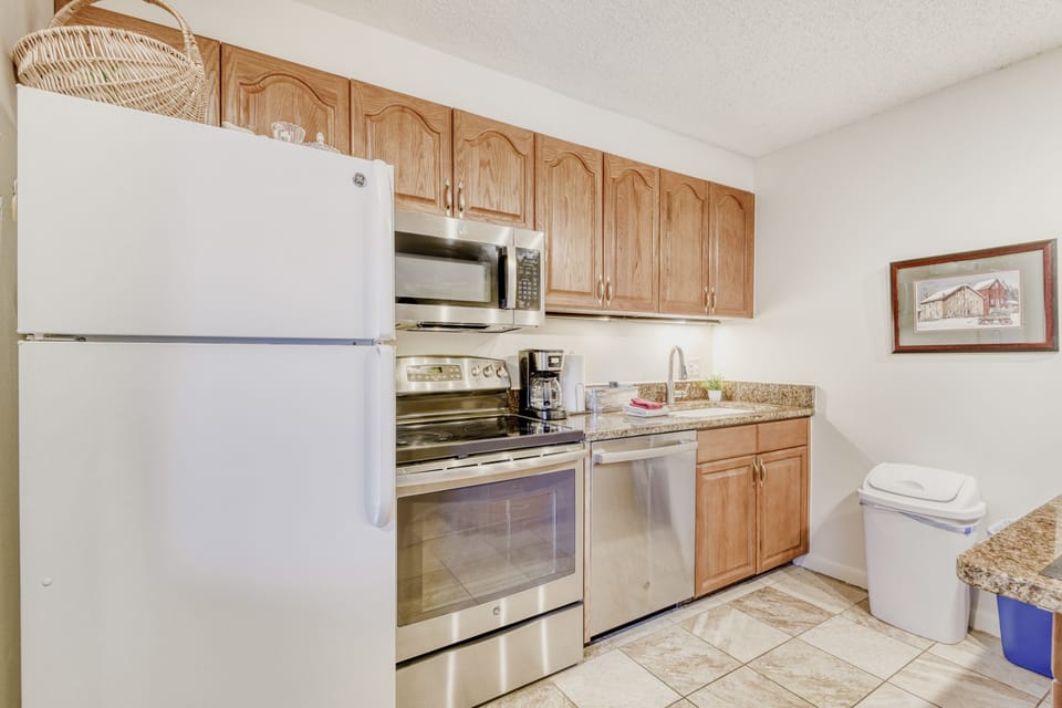 Condo, 2 Bedrooms | Private kitchen | Coffee/tea maker, fridge, oven, toaster