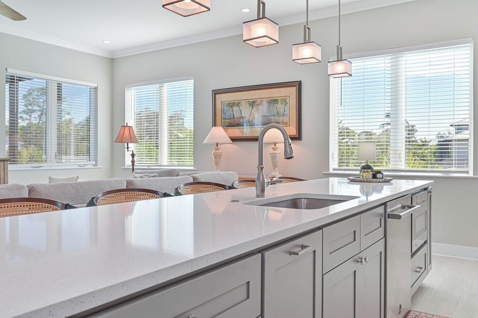 Dockside Dream - Fully equipped kitchen with large island seating