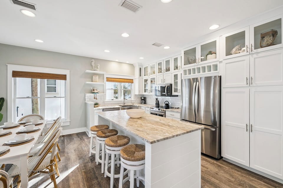 Spacious & Fully Equipped Chef's Kitchen