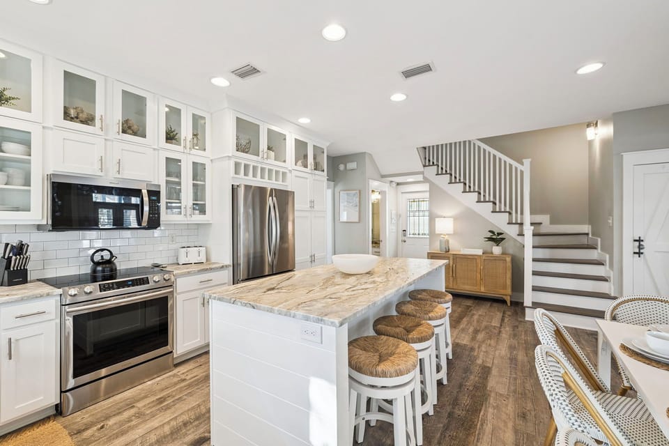 Perfect Space to Cook Gourmet + Bar Seating for 4