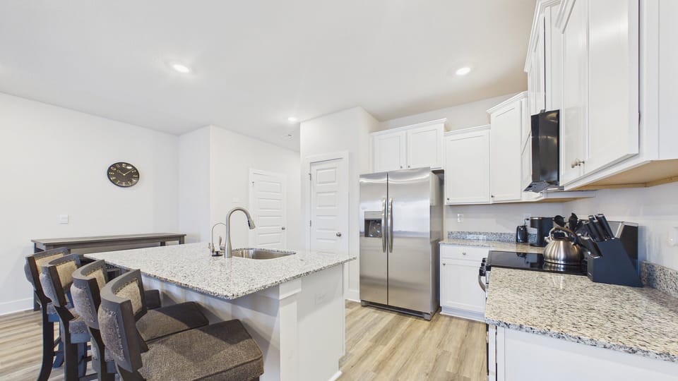 Breakfast bar seating on kitchen island