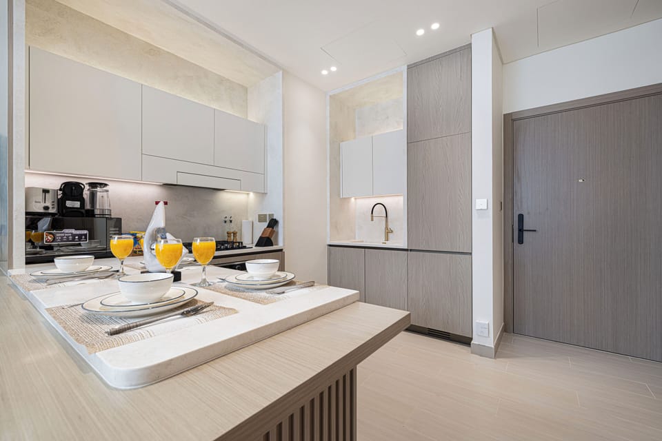 Luxury Apartment, Balcony, City View | Living area | Plasma TV