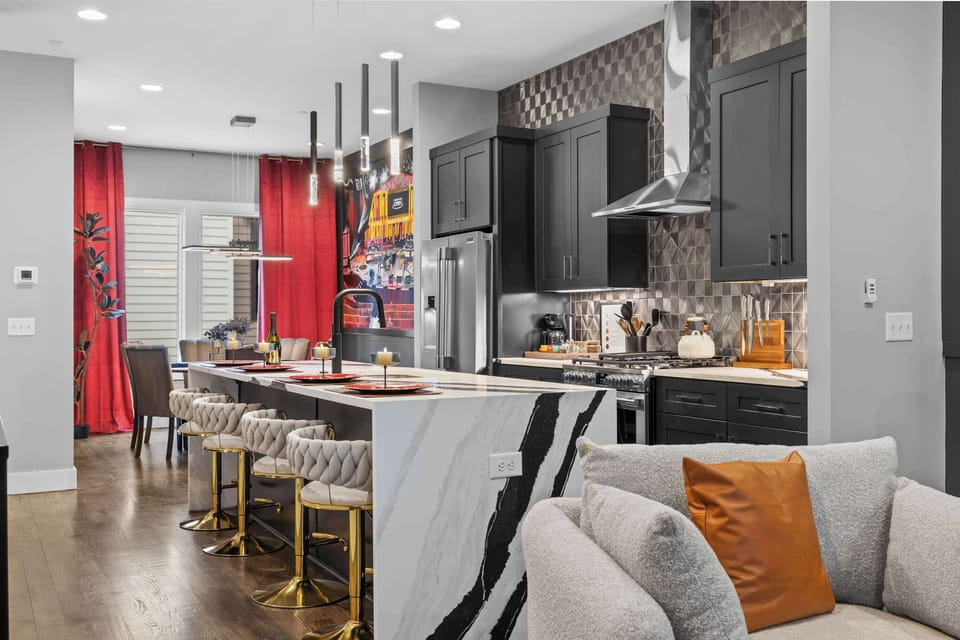 Fully Stocked Gourmet Kitchen