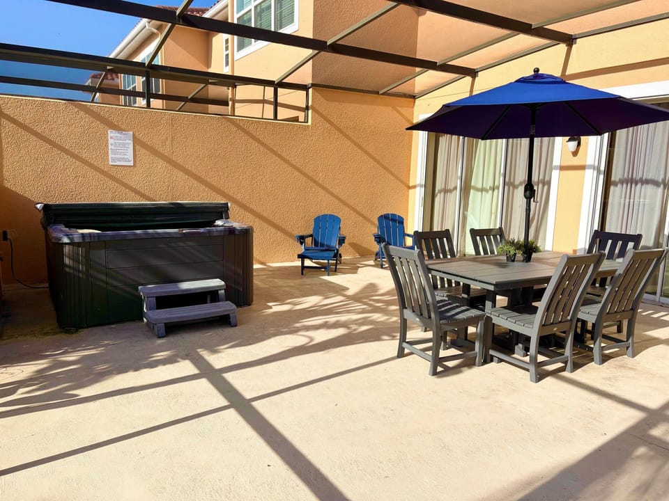 Outdoor dining, sunning and hot tubbing. 