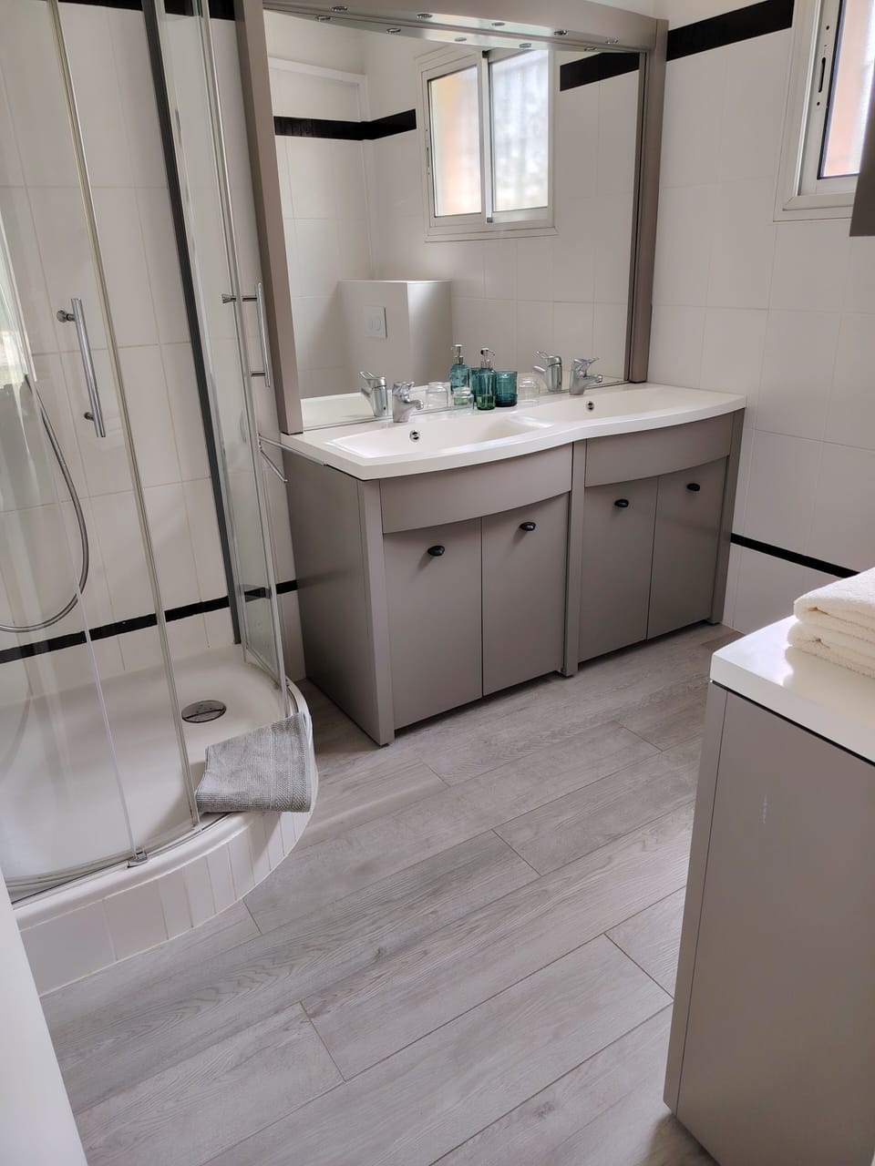 Comfort Double Room, Garden View | Bathroom | Shower, hair dryer, towels, soap