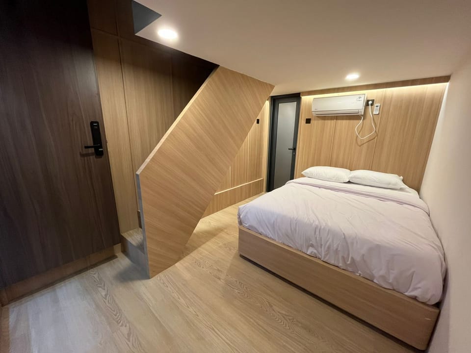 Family Room, 2 Queen Beds, Non Smoking, Air conditioning | Desk
