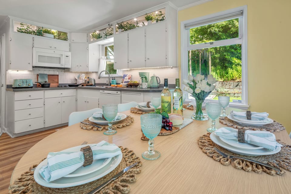 Cook up a meal in the well-equipped kitchen and enjoy it 