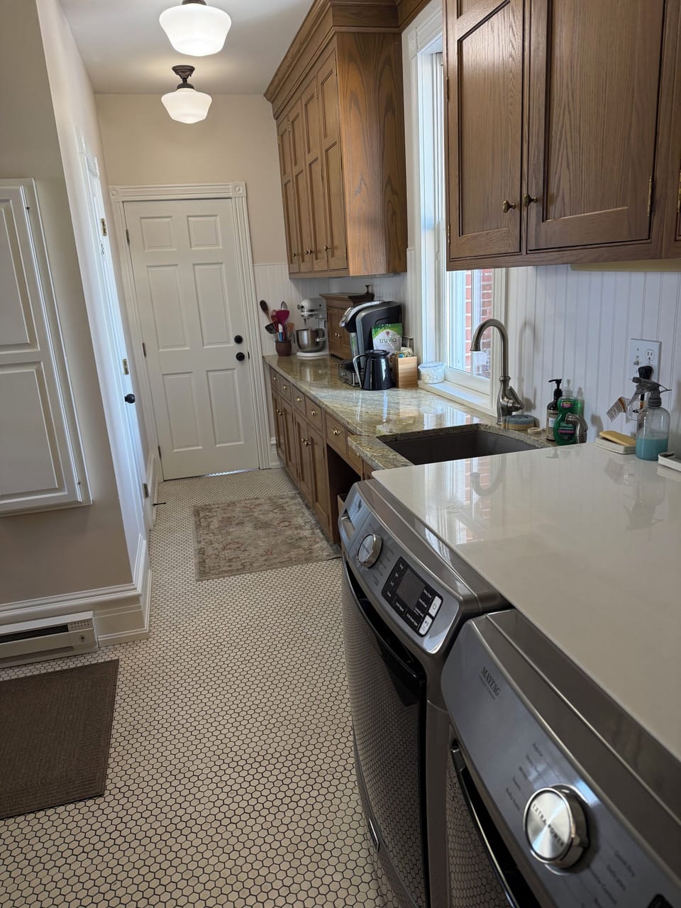 Shared common area with washer and shared common area with washer and dryer