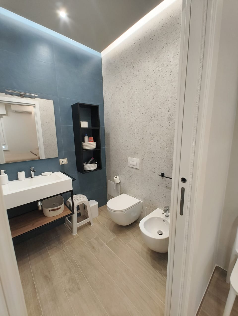 Family Quadruple Room, Ensuite | Bathroom | Shower, free toiletries, hair dryer, bathrobes