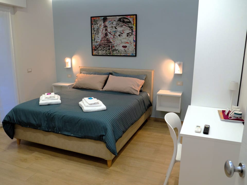 Family Quadruple Room, Ensuite | Minibar, desk, laptop workspace, free cribs/infant beds