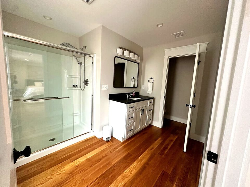 Primary Ensuite Bath