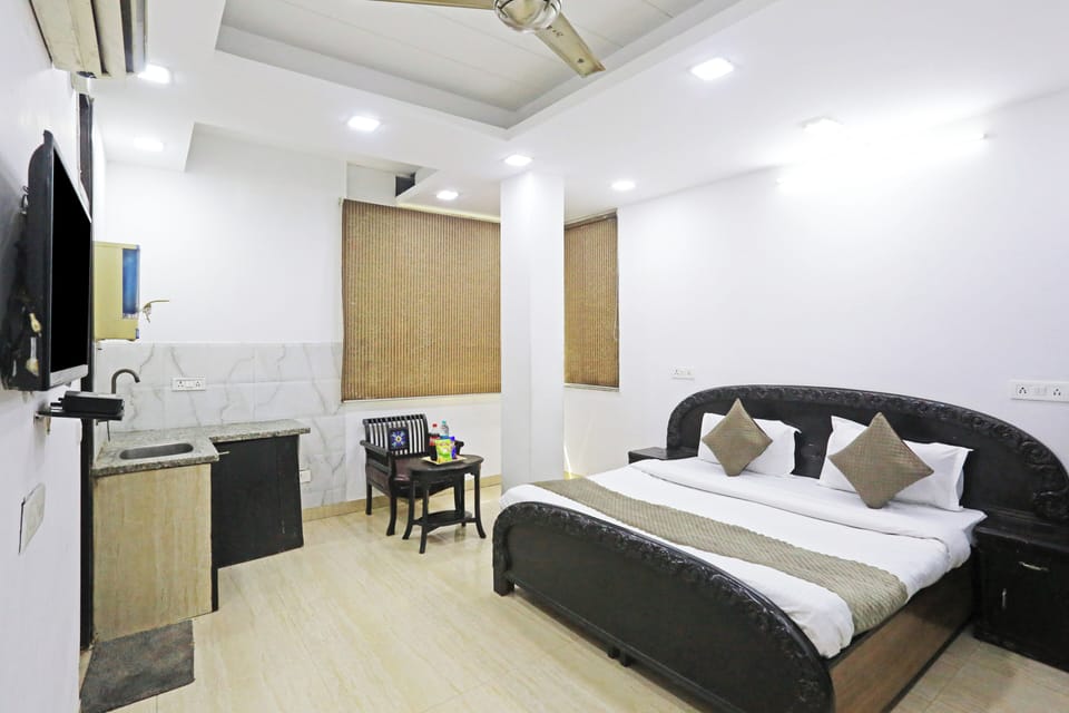 Deluxe Room | Desk, free WiFi