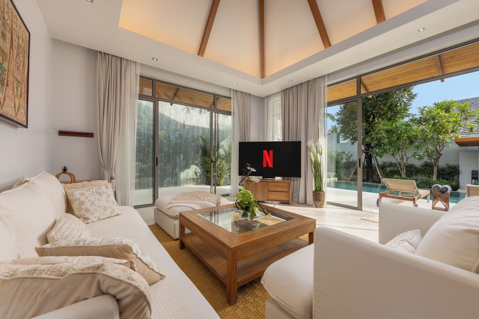 Comfort Villa, 3 Bedrooms, Pool View | Living area