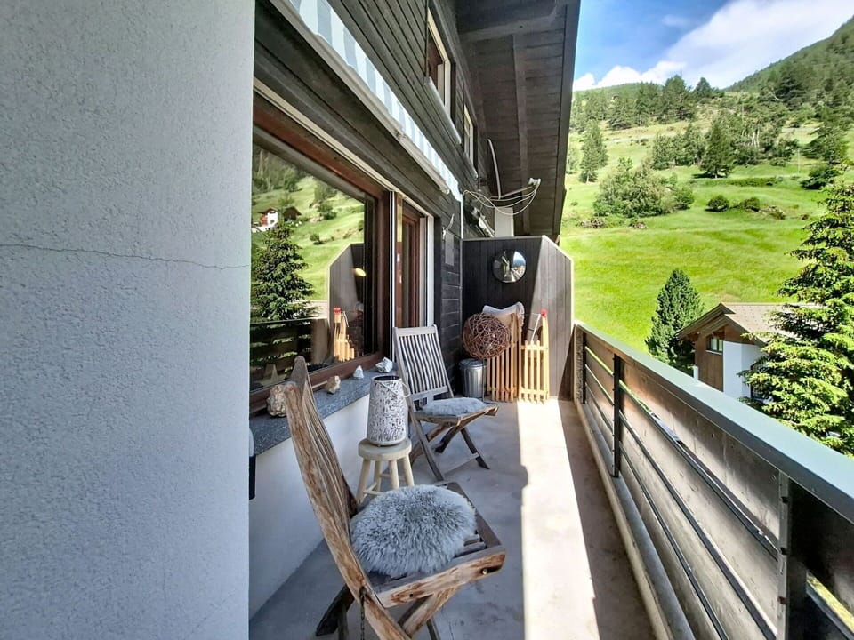 Home, Apartment, Balcony, Cottage, Hardwood, Porch, Design, Chair, Villa, Houseplant