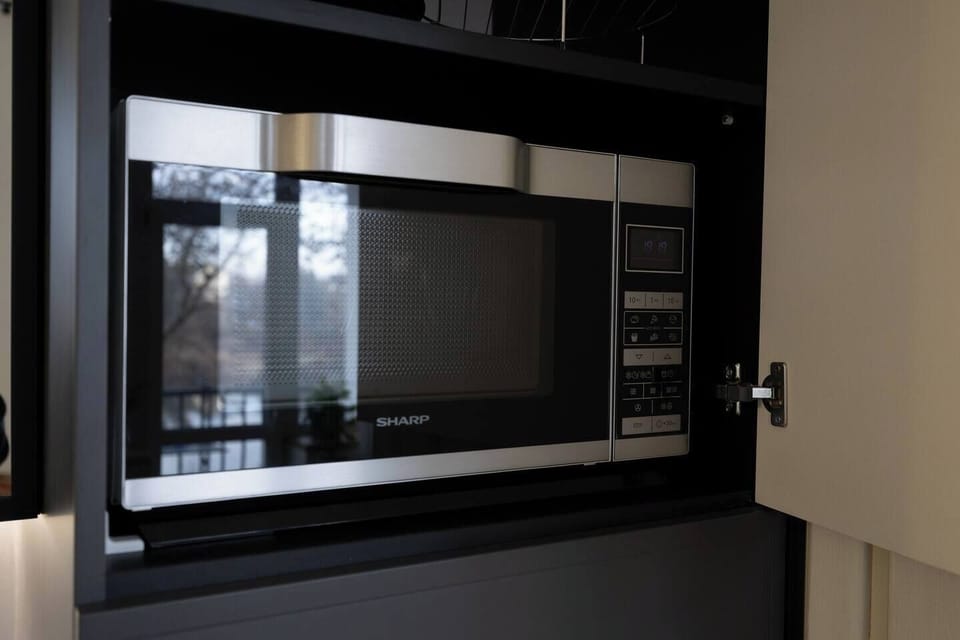Modern Microwave Detail – Built-In Design & Everyday Convenience | Book Now with RENTUJEMY.COM